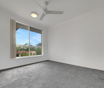 LARGE FAMILY HOME IN SOUGHT AFTER LOCATION! - Photo 3