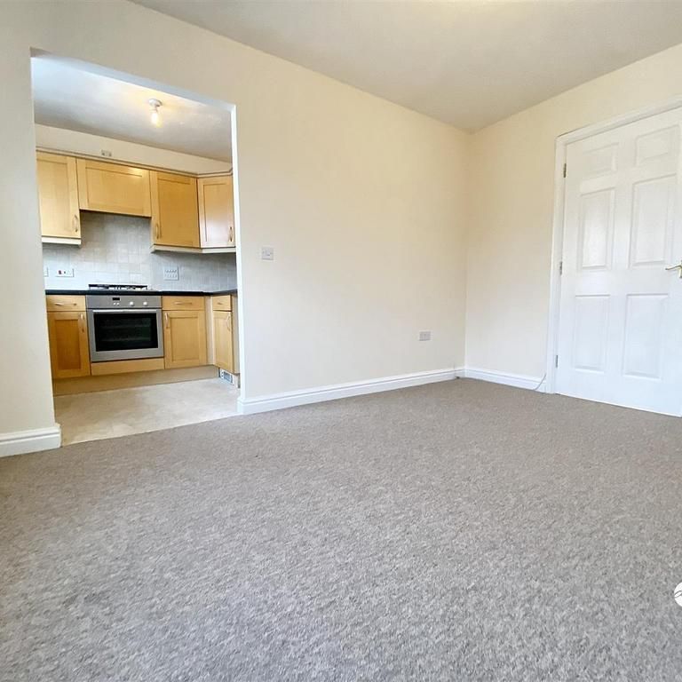 2 bedroom coach house to rent - Photo 1