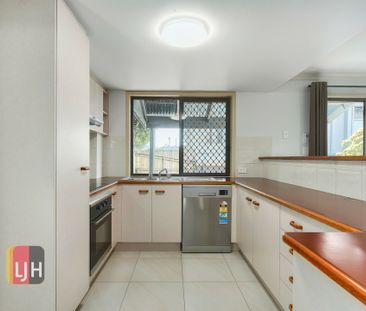 LOVELY, 2 BEDROOM TOWNHOUSE IN EVERTON PARK ! - Photo 2