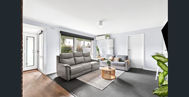 Immaculate Unit in the heart of Geelong West - Photo 1