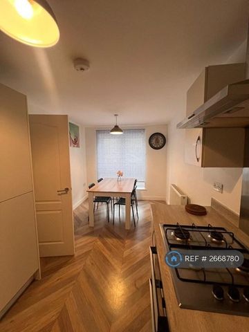 1 bedroom in a house share to rent - Photo 4