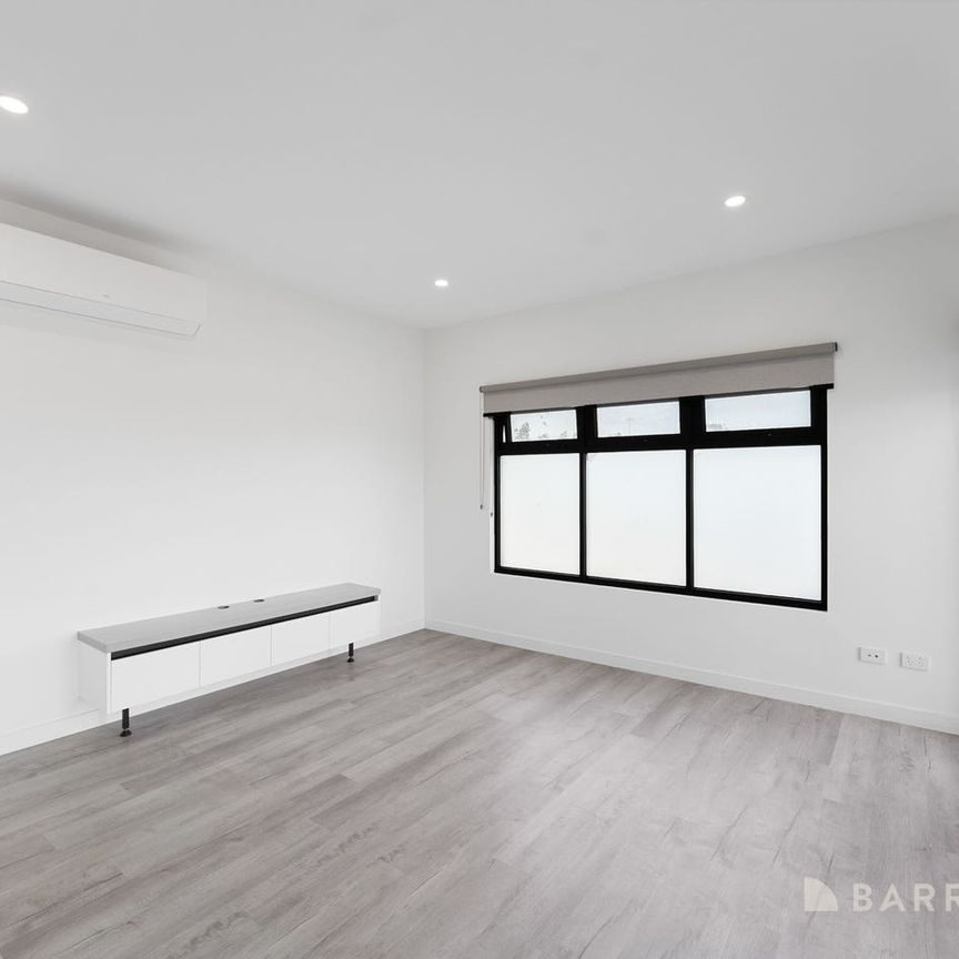 Modern Comfort in a Prime St Albans Location - Photo 1