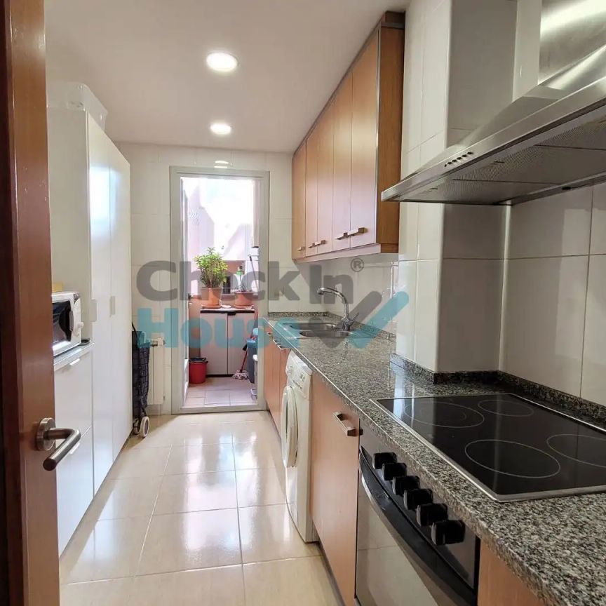 Apartamento de alquiler en De L'algavira, Eixample - Photo 1