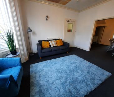 Quiet, modern and clean house share, close to town centre - Photo 3