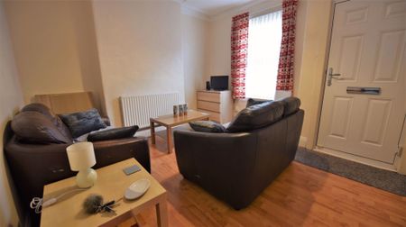3 bedroom House in Burley Lodge Terrace, Leeds - Photo 4