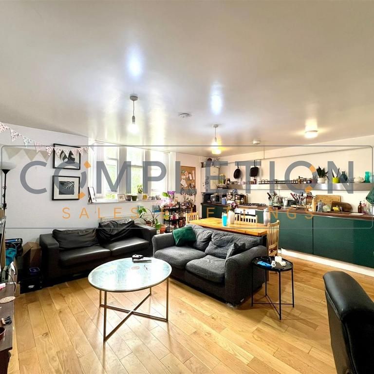 3 bedroom flat to rent - Photo 1