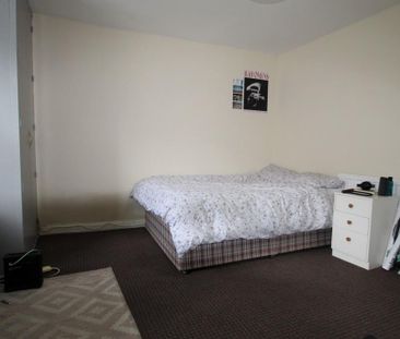 6 bedroom terraced house to rent - Photo 3