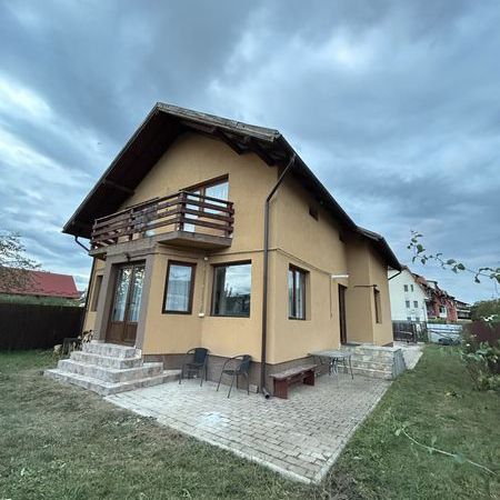 Casa de inchiriat - Photo 1