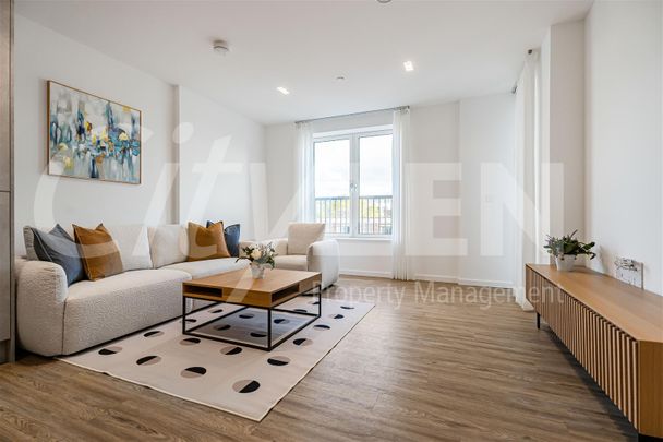 5 Wheatstone Gardens, London - Photo 1