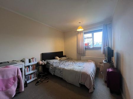 4 bedroom semi-detached house to rent - Photo 4