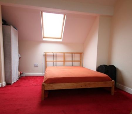 3 Bed - Homely 3 Bedroom House, Crookesmoor - Photo 2