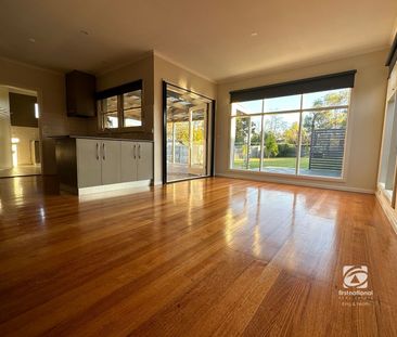 NEAT AS A PIN - Photo 2