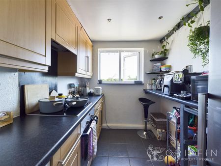 Chaplaincy Gardens, Hornchurch, RM11 - Photo 5