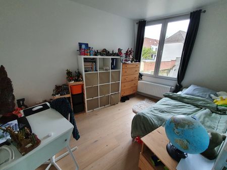 1 verdiep (met badkamer) + gemeenschappelijke delen - Photo 4