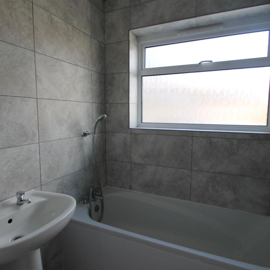 1 bed studio flat to rent in High Road, Bushey, WD23 - Photo 1