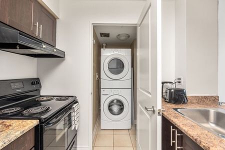 Master Room & Ensuite Bath - Lisgar Apartments - Photo 5