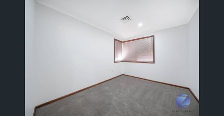 Explore Comfort and Convenience in Elderslie! - Photo 5