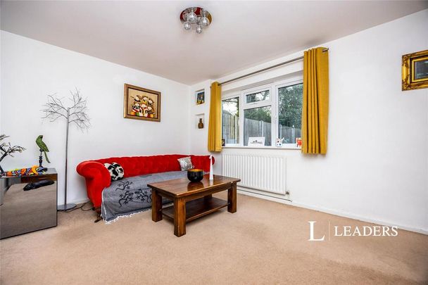 3 bedroom semi-detached house to rent - Photo 1