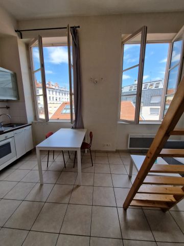 Location Appartement 1 pièce 17m² LYON 7ème - Photo 4