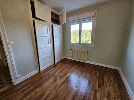 Location Appartement 4 pièces 82m² LE CREUSOT 71200 - Photo 2