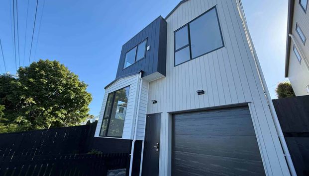 This is a brand new 4 bedrooms house in Westla... - Photo 1