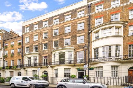 Impressive 2 bedroom apartment located on one of Marylebone's most attractive garden squares. - Photo 3