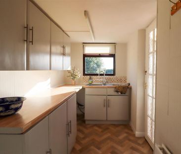 3 bedroom semi-detached house to rent - Photo 5