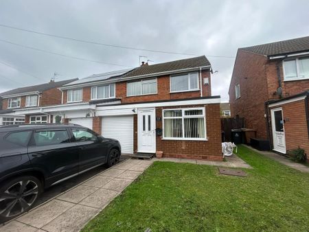 3 bedroom semi-detached house to rent - Photo 2