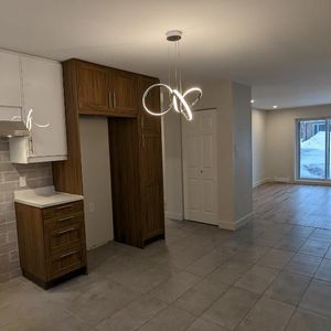 Trois-Rivières Ouest - Grand 4 1/2 sur Grenier***non fumeur***1er mois gratuit*** - Photo 2