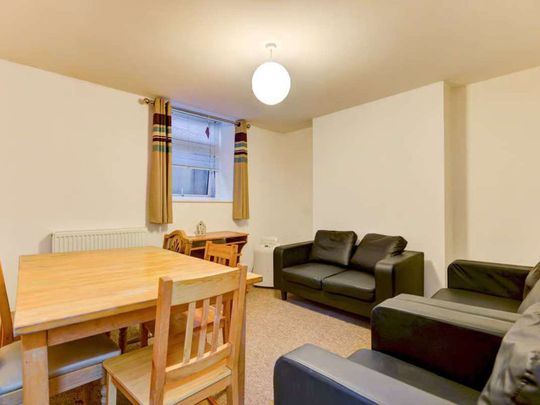 A Convenient House Share for Rent in Brighton Room 4 - Photo 1