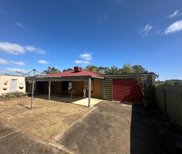 Spacious Family Home with Large Outdoor Entertaining Area - Photo 3