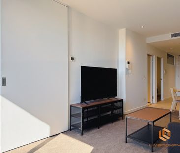 Carlton - Photo 1