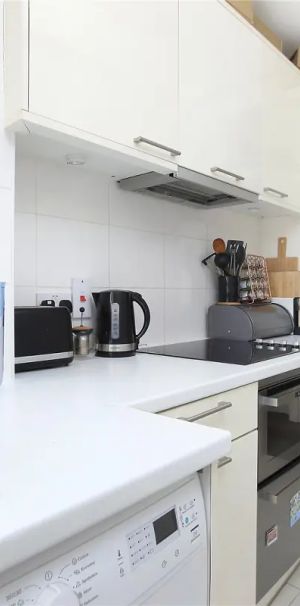 1 bedroom flat in Balham High Road - Photo 1