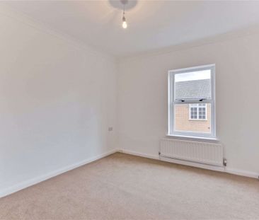 A two bedroom mid-terraced property located in the centre Guildford. - Photo 3