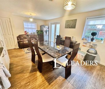 4 bedroom detached house to rent - Photo 4