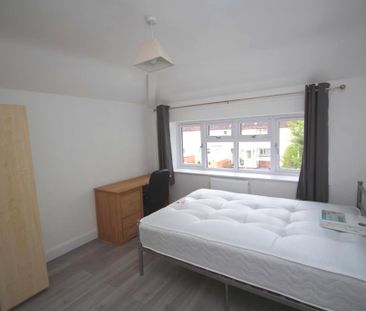 6 bedroom semi-detached house to rent - Photo 5