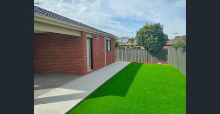 Perfect location & Spacious - Photo 5