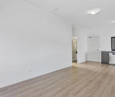 STYLISH & SECURE 2X2 APARTMENT - Photo 1