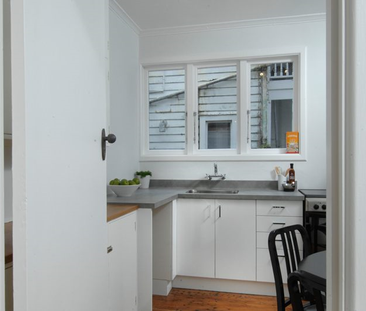Historic Art Deco Apartment - Photo 3