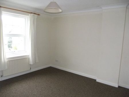 Barlavington Way,Midhurst 3 bedroom terraced house to rent - Photo 2