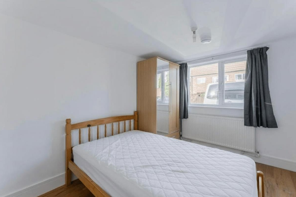 Morello Close - Photo 1