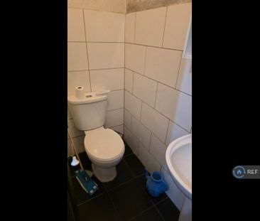 Studio to rent - Photo 6