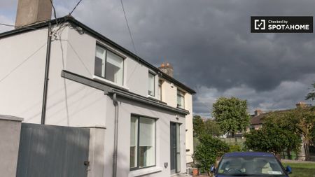 Simple single room to rent in Walkinstown, Dublin. - Photo 2