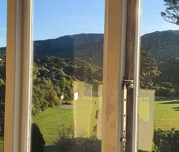 Sunny 2 bed flat, private deck and patio - Photo 5