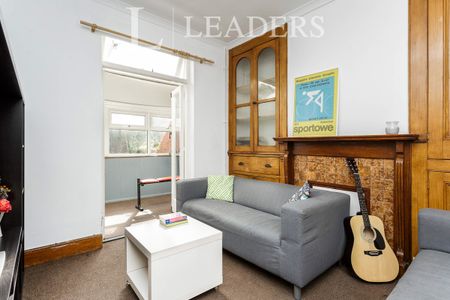 4 bedroom house to rent Bath Road, PO4 - Photo 2