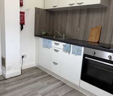 Room in a Shared House, Hilda Road, E16 - Photo 1