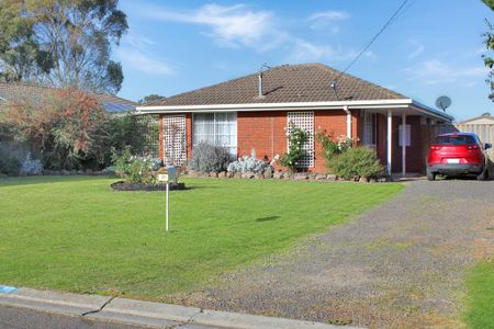 FAMILY HOME IN GREAT LOCATION - Photo 2