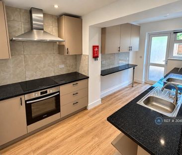 6 bedroom semi-detached house to rent - Photo 3
