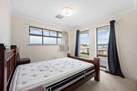 Charming Family Home in a Prime Location! - Photo 3