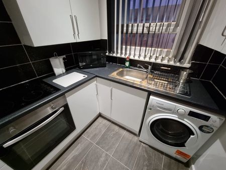 Bedsit, Strand Road, L20 - Photo 2